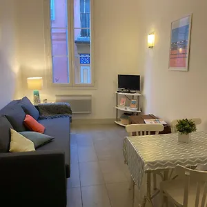 https://in-the-heart-of-old-nice-2min-from-cours-saleya-and.fr-provencehotel.com